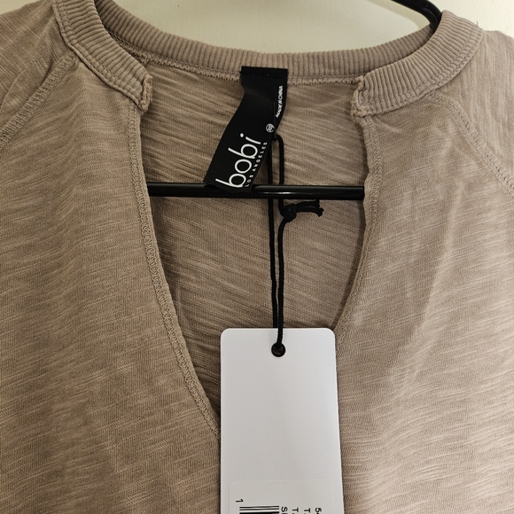 NWT Bobi Split Neck Long Sleeve Crop Top Taupe XS - Picture 3 of 4